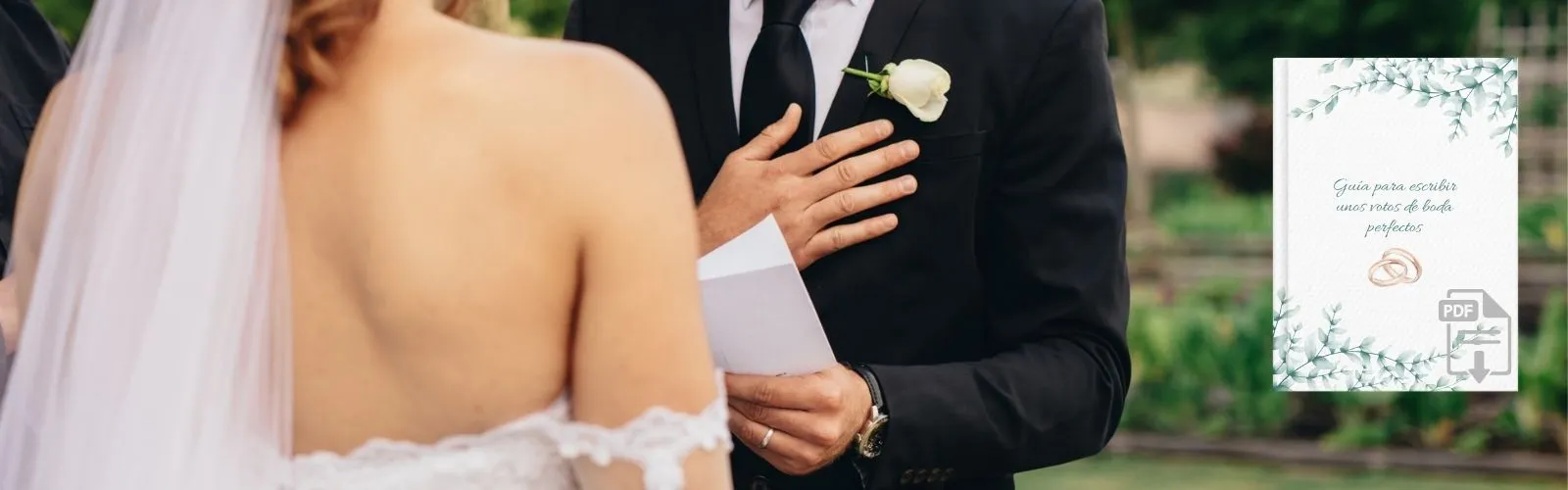 pareja de novios pronunciando sus votos en la boda