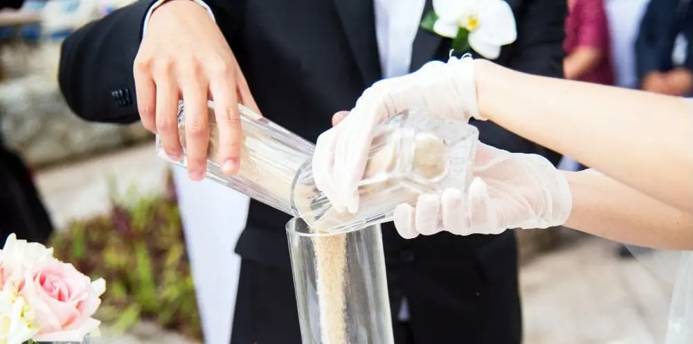 Rituales de boda originales como el de la arena